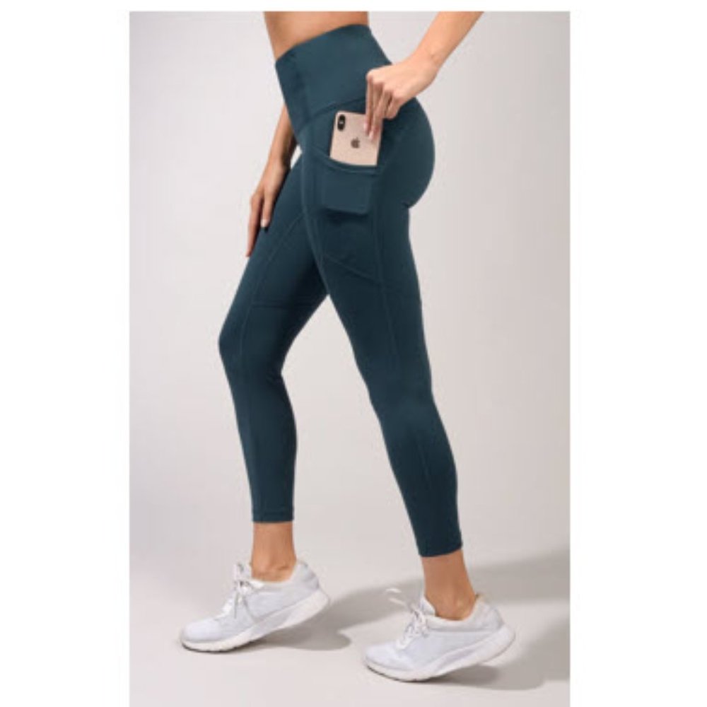 YOGALICIOUS Lux High Waist Capri with Side Pockets